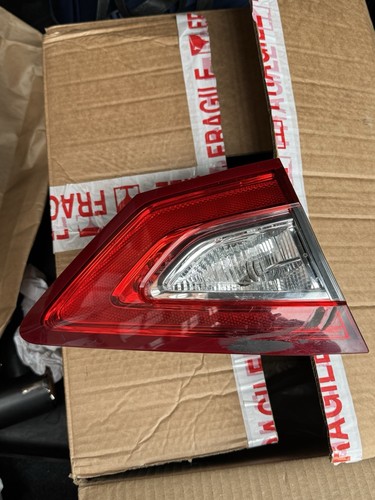 Ford Mondeo MK5 2015 Saloon Tail Light Set (Left Inner + Outer) - Damaged - Picture 3 of 8
