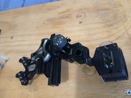 Cbe Trek 3 Pin .010 Right Hand Bow Sight - Picture 5 of 10
