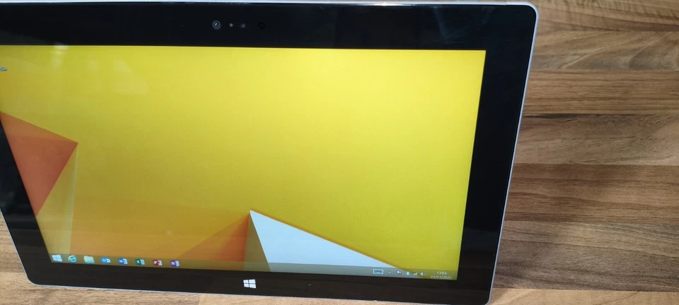 Microsoft Surface Windows RT 1572 10.6 inch 32GB - Image 2 of 4