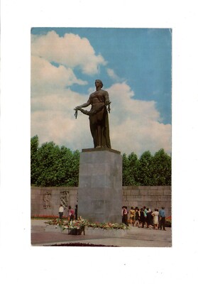 AK Ansichtskarte Leningrad / Statue of Motherland / Russland