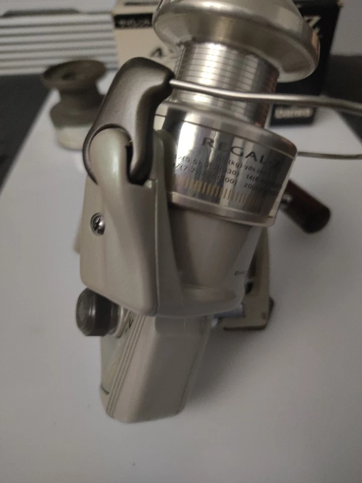 VINTAGE ( Daiwa ) REGAL-Z 4500 T with XTRA SPOOL ( NOS ) SEE PHOTOS - Image 3 of 4