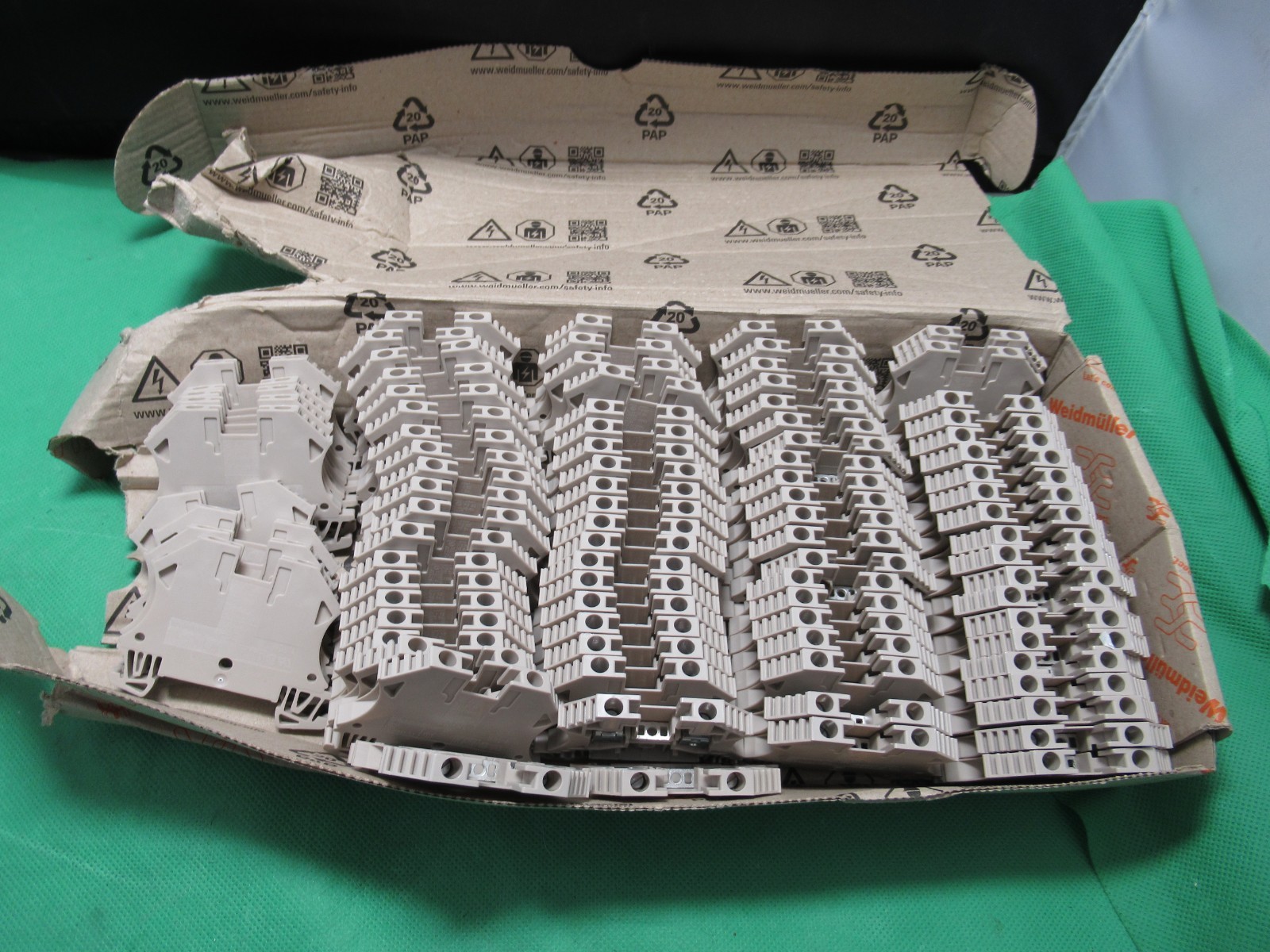 89x Weidmuller WDU 2.5 Terminal Block 1020100000 4mm² Gray Grey DIN Rail