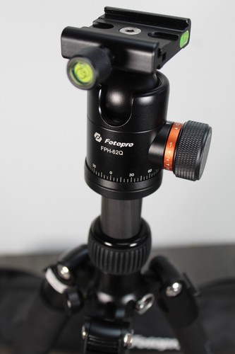 Perfect FotoPro X-Go Max Carbon Fiber Tripod Built-In Monopod FPH-62Q Ball Head - Picture 6 of 14