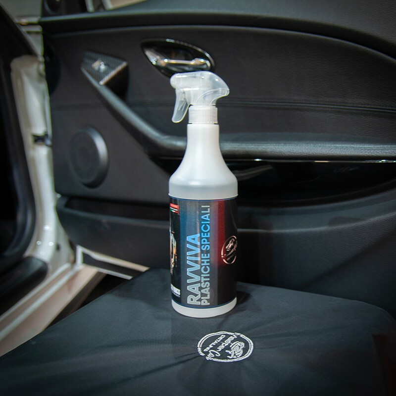 PRODOTTO RAVVIVA PLASTICHE SPECIALI 750 ml - MASTERCAR DETAILING ITALIA
