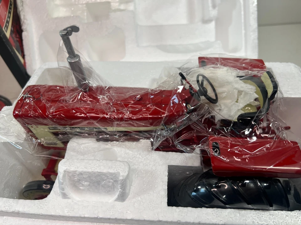 Ertl Precision Series FARMALL 706 Tractor Die Cast #14129 NIB 1/16 - Image 2 of 4