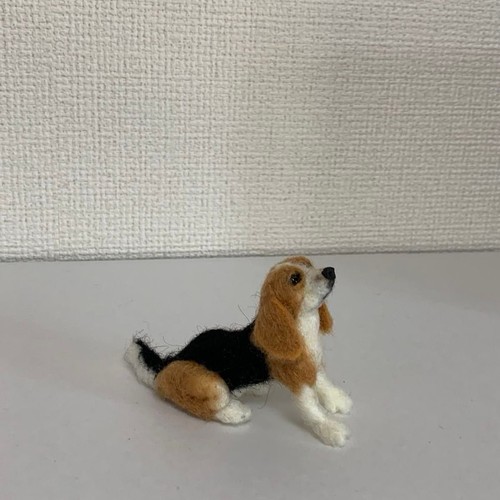 Handmade Needle Felt Beagle Dog Figurine – Wool Felt Ornament, Realistic & Cute - Picture 5 of 8