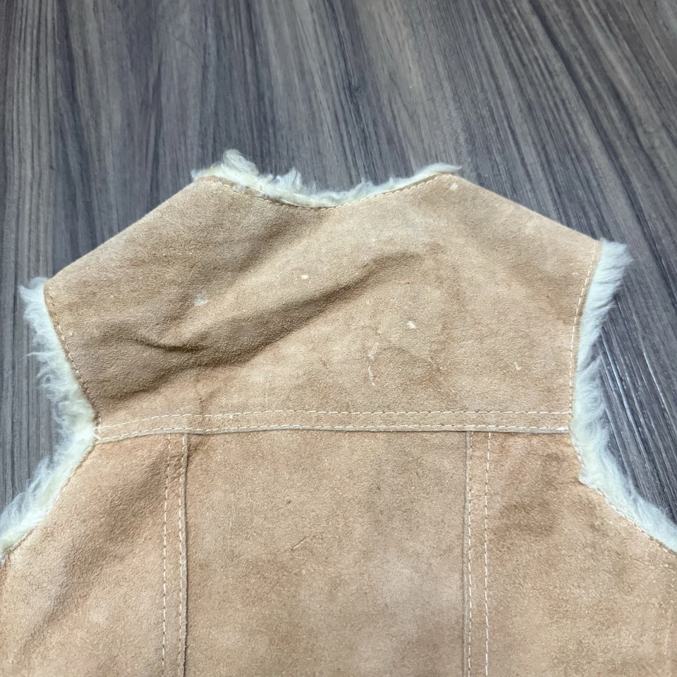 Chaleco de gamuza forrado Sherpa de cuero genuino vintage para niños beige pequeño 4/5 ver medida Foto 4 de 4