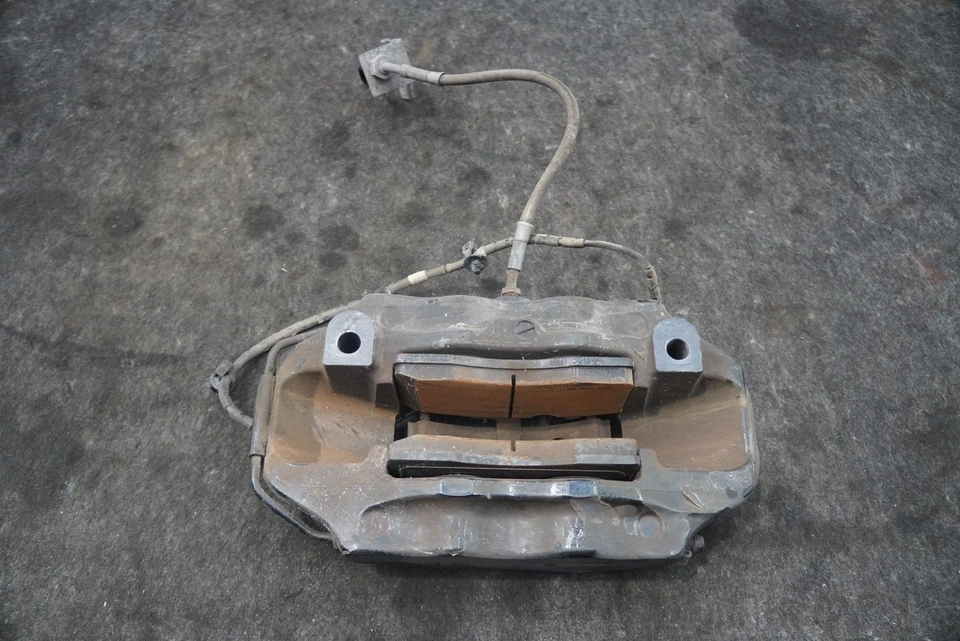 Pinza de freno delantera izquierda 4G43-2C463-CA OEM Aston Martin V8 Vantage 2006-16 DB9 Foto 3 de 4