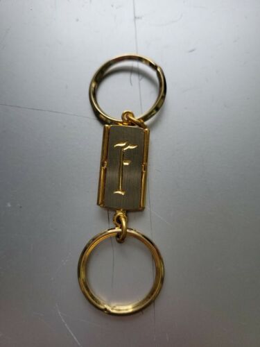 Vintage Swank Kum-A-Part Valet Key Ring NOS Monogrammed "F" - Afbeelding 1 van 3