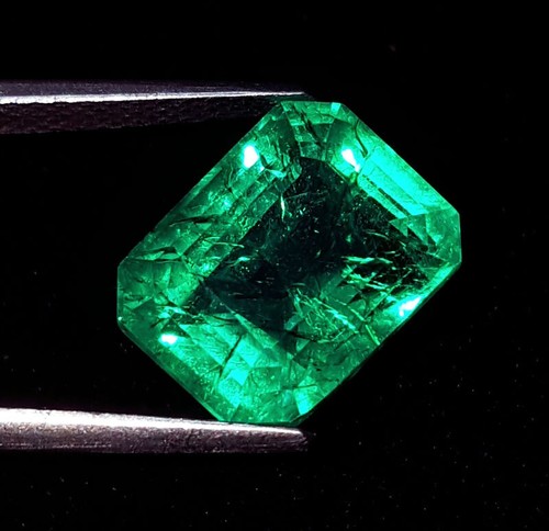 Smeraldo Verde Naturale Colombiano Qualità AA+ Gemma Sciolta Certificata 9,87 Ct Gemma - Foto 9 di 9