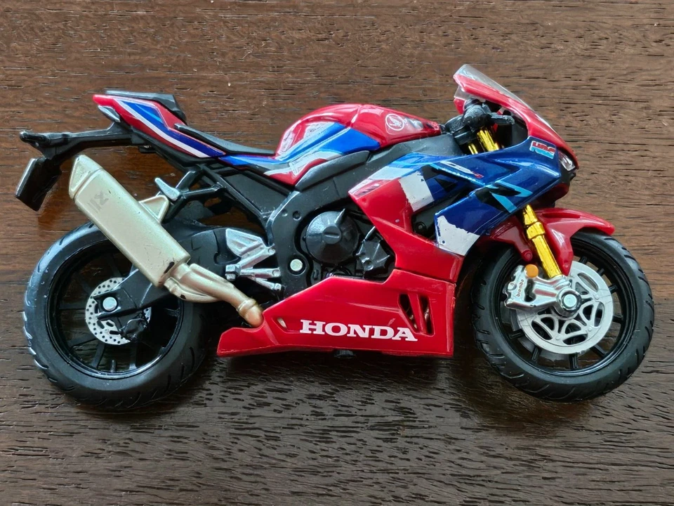 Kids Maisto 1:18 Ducati SuperSport S motorcycle racing bike Plastic model toy - Image 4 of 4