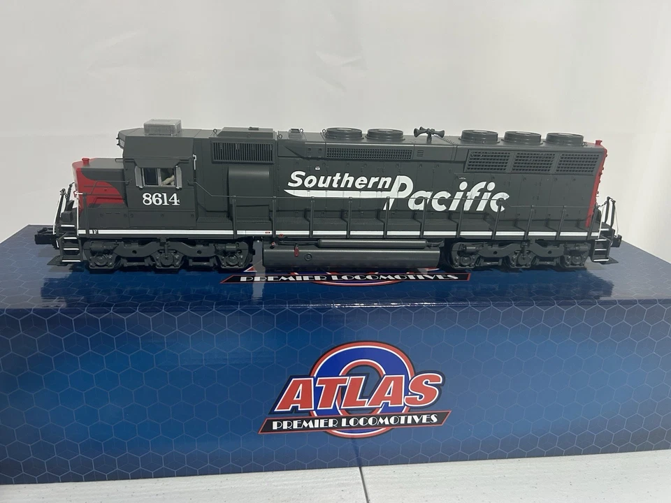 Atlas Premier Southern Pacific SD45 Diesel Locomotive O-Scale 30138266 PS3 #8614 - Image 2 of 4