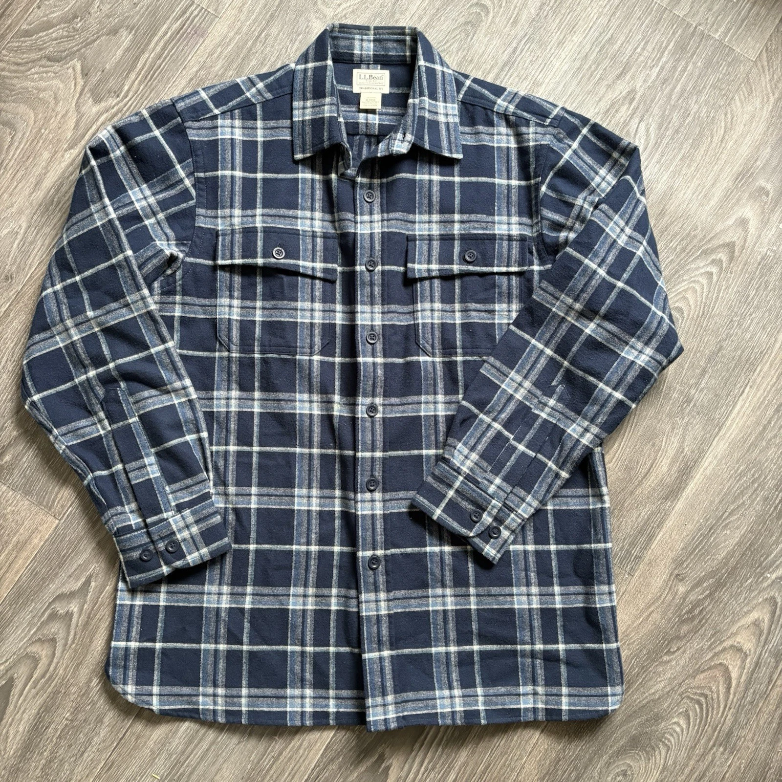 LL Bean Mens Flannel Shirt Medium Blue Gray Plaid Cotton Chamois Pockets Outdoor