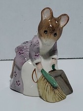 Beatrix Potter "Hunca Munca Sweeping" Royal Albert England Figurine 1977 Mouse