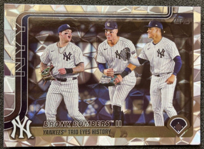 2025 Topps Series 1 #84 Bronx Bombers New York Yankees Team DIAMANTE FOIL SP