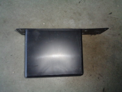 【1022 】 01-06 BMW 325ci Amplifier Navigation System Trunk Storage