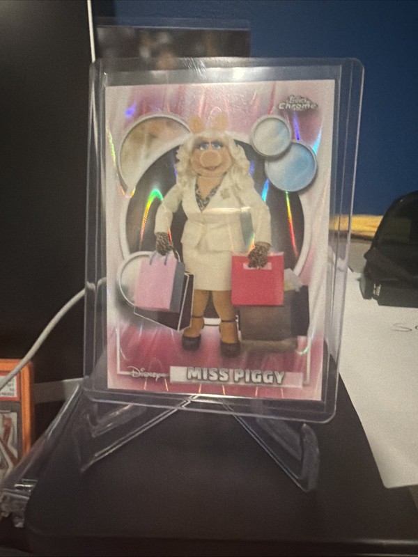 2026 Topps Chrome Disney Miss Piggy Raywave #61 Muppets