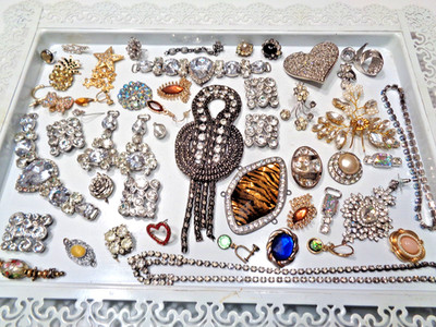 RHINESTONE JUNK JEWELRY BROKEN PIECES & PARTS & SGL. EARRINGS FOR CRAFTS