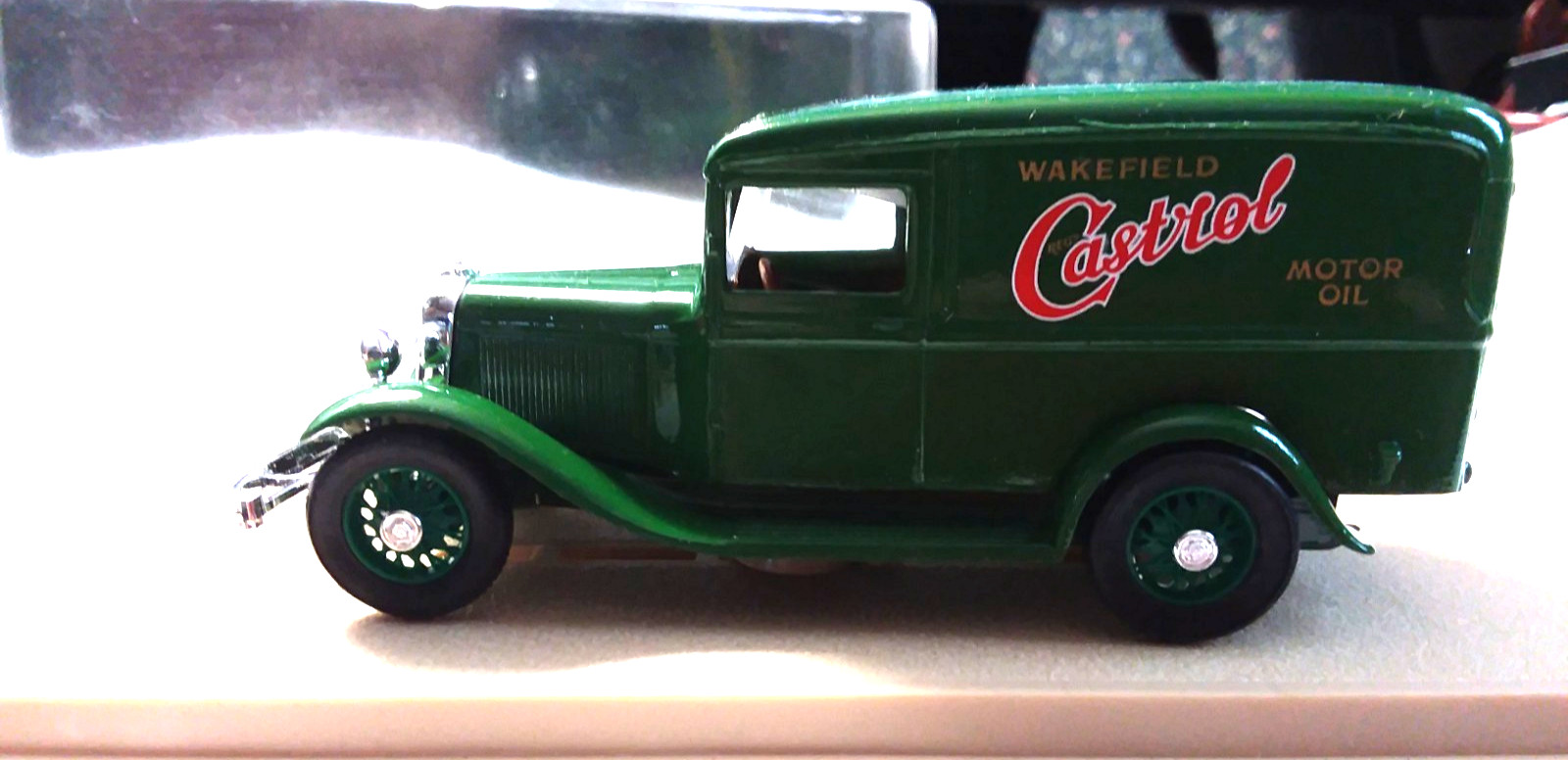 Eligor  Van Delivery Service Wakefield  Castrol  Diecast Green 1/43