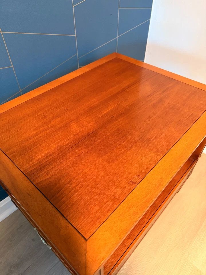 Mesa auxiliar o mesita de noche moderna Hekman Furniture Regency de arce Mid-Century Foto 3 de 4