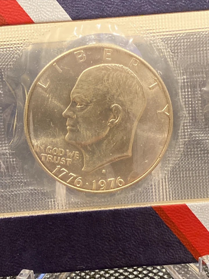 U.S. Mint Bicentennial Silver 3-Coin Set 1776-1976 Uncirculated, OGP Red - Image 3 of 4