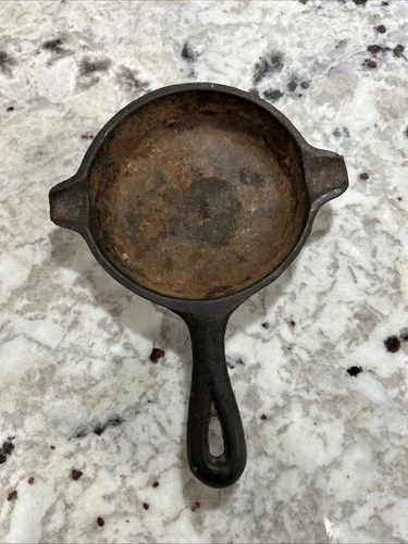 Vintage Wagner Ware 1050 Cast Iron Ashtray Frying Pan Spoon Rest