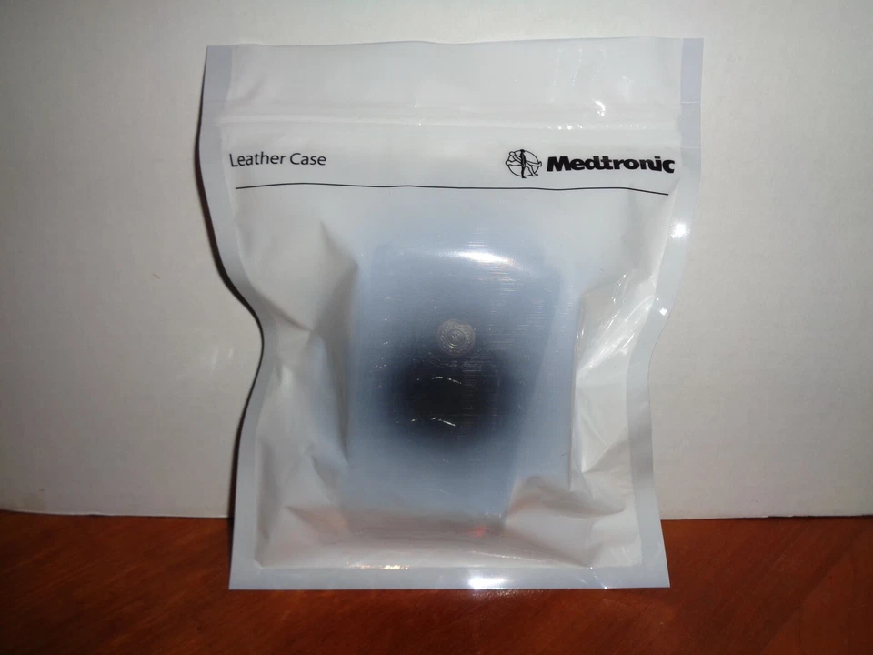 Funda de cuero genuino Medtronic MiniMed con patrón de cocodrilo negro Foto 2 de 4