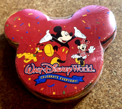 DISNEY 12  X 12  MAGIC TOWEL MICKEY & MINNIE MOUSE WITH PLUTO CELEBRATE EVERYDAY