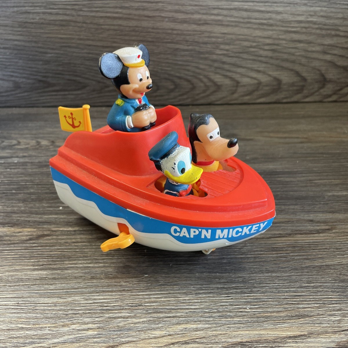 VINTAGE Walt Disney Productions Illco Capn Mickey Wind Up Boat Toy
