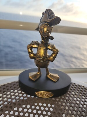 DCL Disney Cruise Line DREAM Admiral DONALD DUCK Figure STATUE