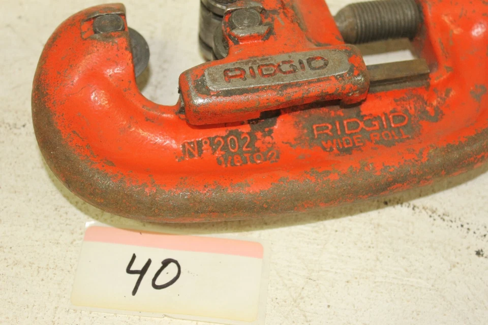 Ridgid No. 202 Heavy Duty Wide Roll Pipe Cutter 1/8" to 2" Made in USA - Image 3 of 4