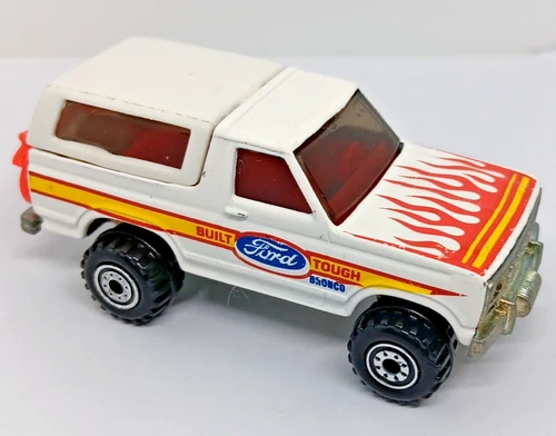 Vintage 1980 Hot Wheels Ford Bronco Diecast Truck w/ Cap & motorcycle cargo 1:64