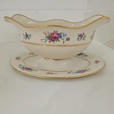Lenox Lenox Rose Gravy Boat With Attached Underplate