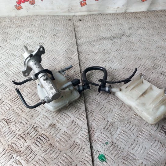 Cilindro maestro freno Renault Traffic 2014-2019 93459234 460913647r 460910323r Foto 3 de 4