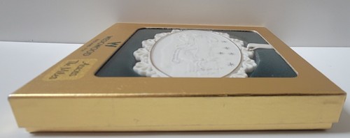 Wedgwood Christmas Ornament Season's Greetings From Across the Miles w/ Box - Picture 7 of 7