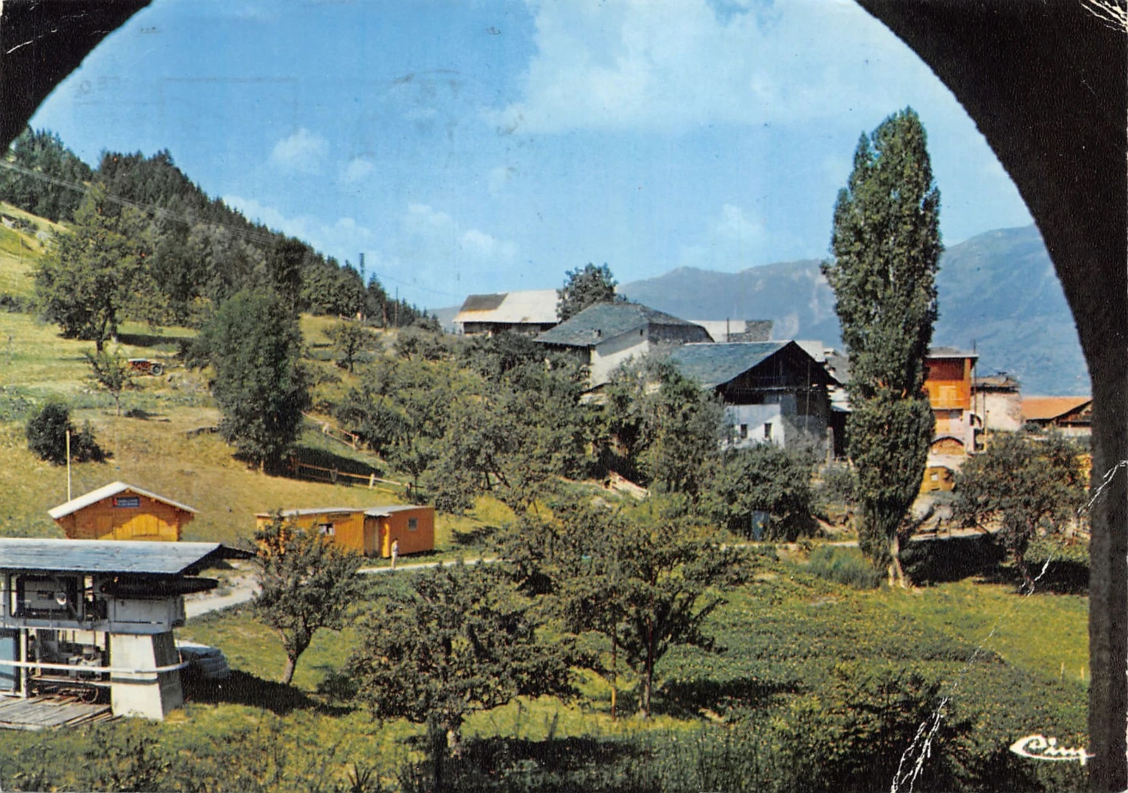 Photo 1/2