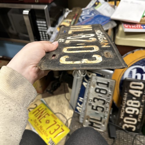 1949 Michigan License Plate ML-82-03 - Picture 10 of 23
