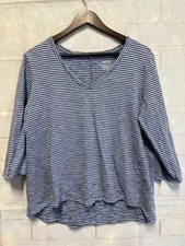 Chicos The Ultimate Tee T-Shirt Womens Large Gray Striped V-Neck 3/4 Sleeve