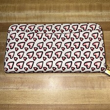 NUEVO CON ETIQUETAS Kate Spade Morgan Elegante ❤️ CORAZONES Cremallera Alrededor Continental Bolso sin asas Cartera Crema