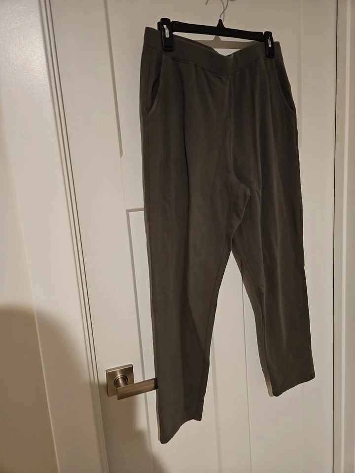 Pantalones deportivos para mujer Denim & Co verde oscuro talla MP Foto 2 de 4