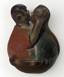 VTG HAND CARVED WOOD FIGURE PERU HECTOR VALENCIA SGND 1996. KISSING COUPLE #BDLF