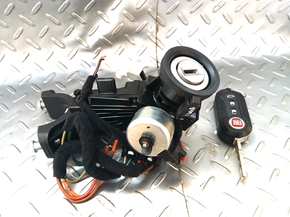 Interruptor de encendido genuino Fiat 500L 2014-2017 OEM con llave y enchufes Foto 4 de 4