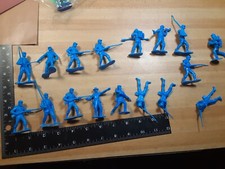 blue army men 17 of them