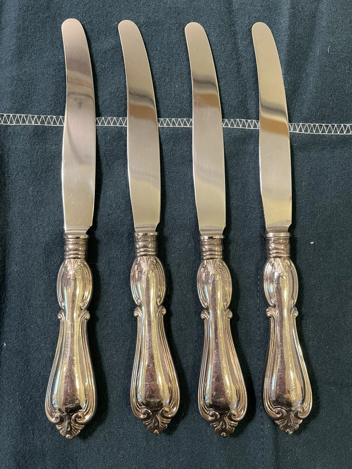 Hallbergs Guldsmeds Ab, Suecia. Juego de cuatro (4) cuchillos de almuerzo "Olga" en plata B Foto 2 de 4