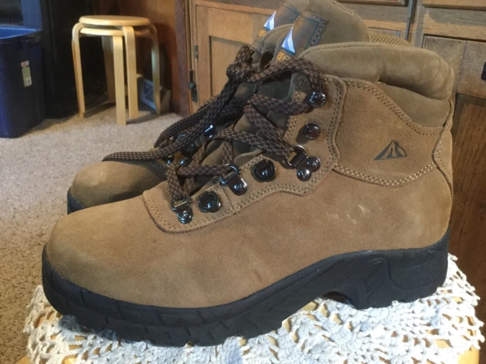 Nuevas botas de gamuza MT EVEREST SIN CAJA.  Hombre 8 Mujer 10. Foto 4 de 4