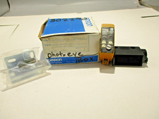 NEW OMRON E3A2-DS70M4D PHOTOELECTRIC SWITCH