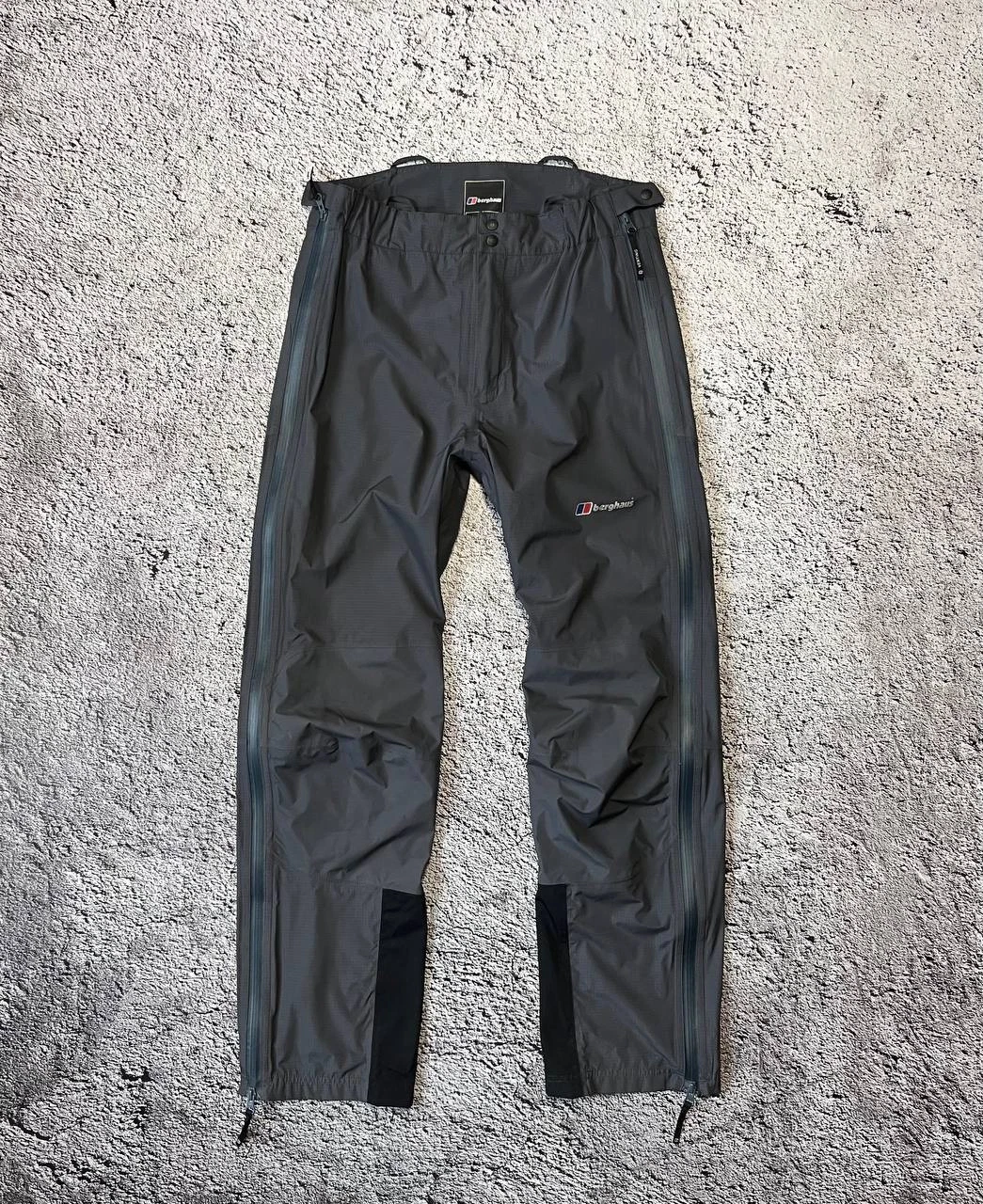 Berghaus Gore-Tex Active Shell Pants Grey Waterproof Venting Zip Men’s Size S
Opens in a new window