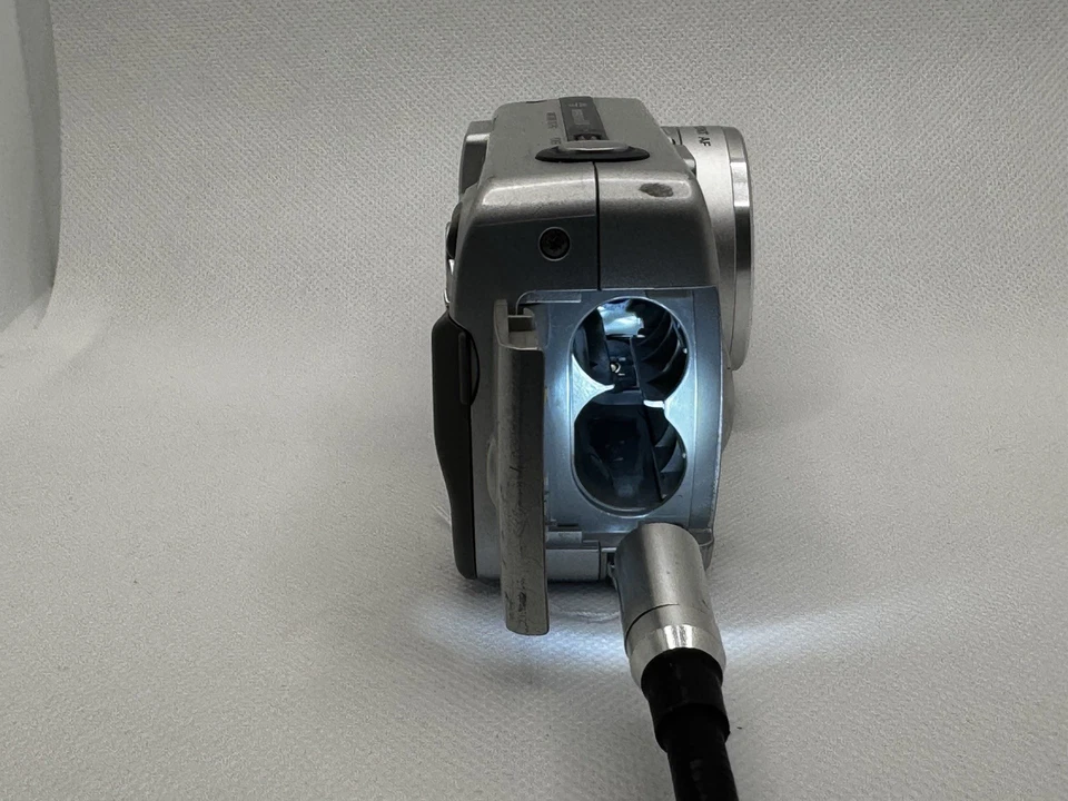 🔥Цифровая камера Sony CyberShot DSC-P52 3,2 Мп РАБОТАЕТ/ВЫГЛЯДИТ ОТЛИЧНО 128 Мб карта Batt - Изображение 2 из 4