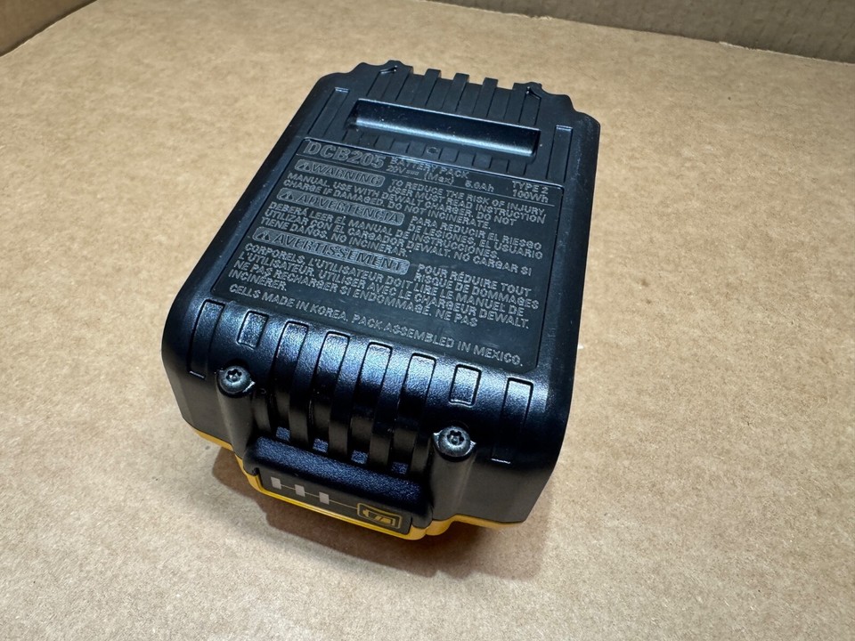 DEWALT DCB205 20V MAX XR 5.0Ah Lithium-Ion Battery Pack - Used, Tested & Working