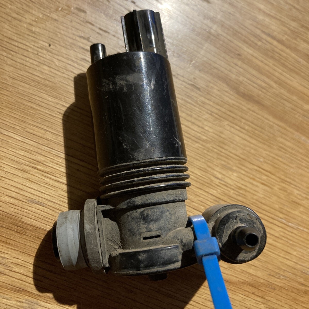 GENUINE LAND ROVER DISCOVERY 4 HEADLIGHT WASHER PUMP 1011284 | eBay